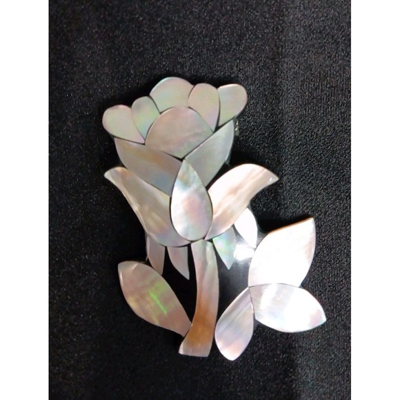 Vintage‎ Mother of Pearl Flower Floral Rose  Brooch Pin - Picture 1 of 7